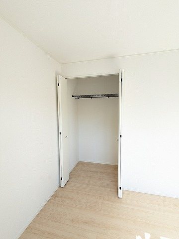 大阪府枚方市山之上西町 内観写真（収納）