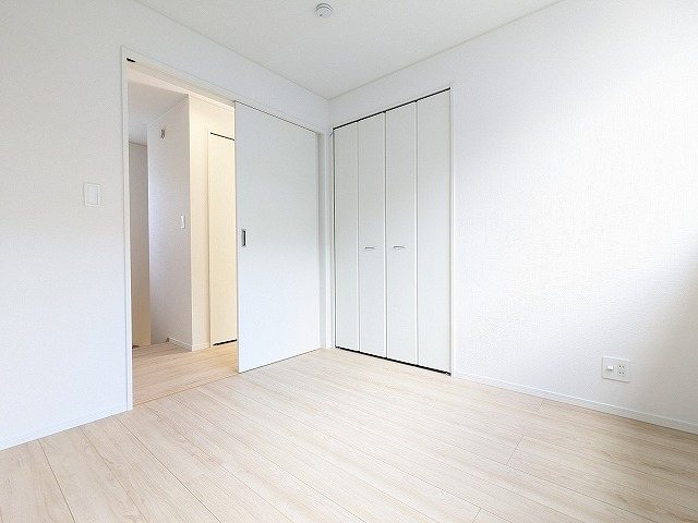 大阪府枚方市山之上西町 内観写真（リビング以外の居室）