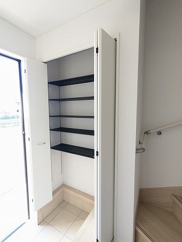 大阪府枚方市出口４丁目 現地写真（玄関）
