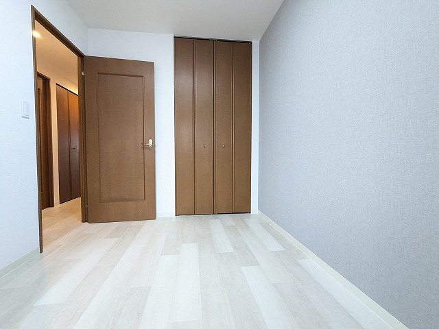 大阪府交野市私部西５丁目 内観写真（リビング以外の居室）