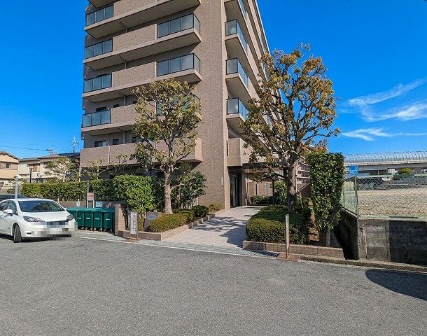 大阪府交野市私部西５丁目 共用部写真（エントランス）