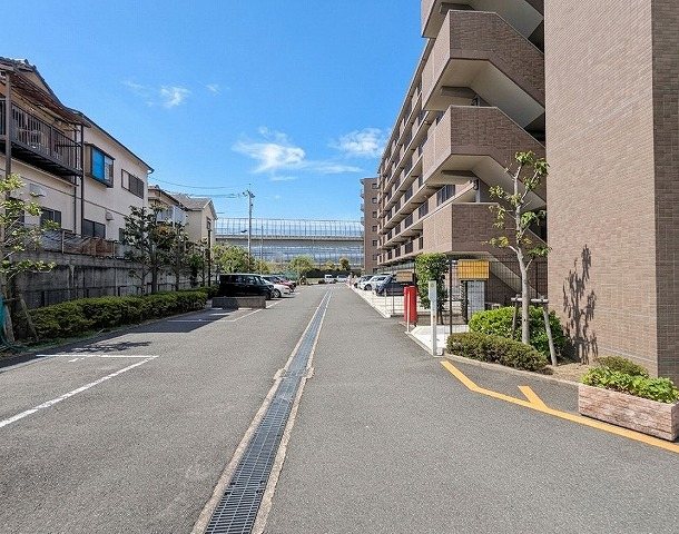 大阪府交野市私部西５丁目 共用部写真（駐車場）