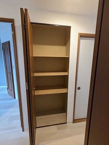 大阪府交野市私部西５丁目 内観写真（収納）