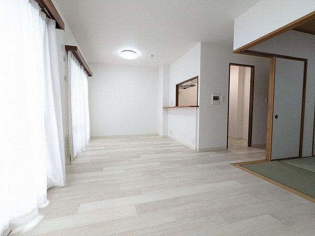 大阪府交野市私部西５丁目 内観写真（リビング）