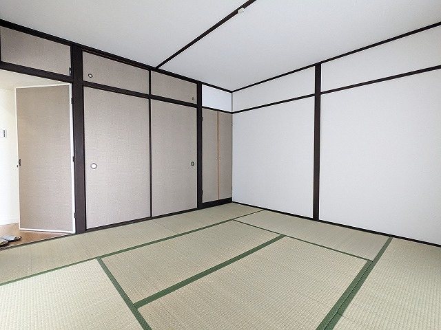 大阪府枚方市東山２丁目 内観写真（リビング以外の居室）