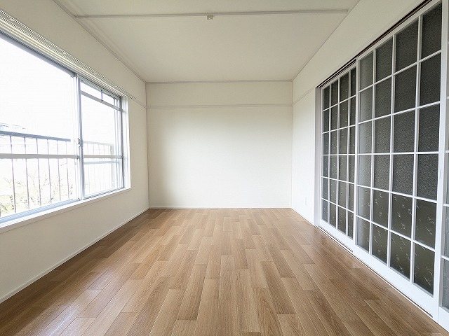 大阪府枚方市東山２丁目 内観写真（リビング以外の居室）