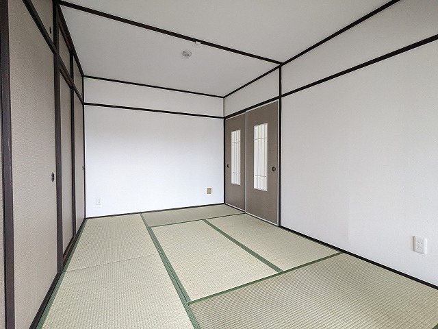 大阪府枚方市東山２丁目 内観写真（リビング以外の居室）