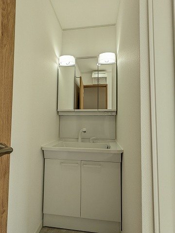 大阪府枚方市津田東町１丁目 内観写真（洗面台・洗面所）
