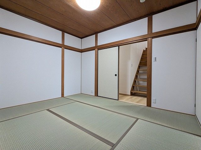大阪府交野市星田山手３丁目 内観写真（リビング以外の居室）