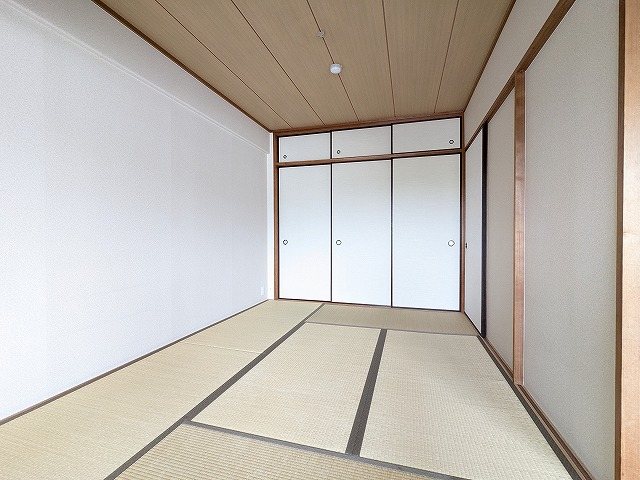 大阪府交野市幾野１丁目 内観写真（リビング以外の居室）