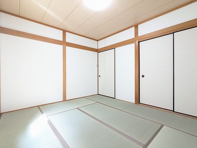 大阪府枚方市東山１丁目 内観写真（リビング以外の居室）