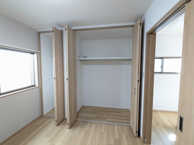 大阪府枚方市東山１丁目 内観写真（収納）