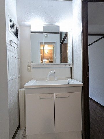 大阪府枚方市東中振１丁目 内観写真（洗面台・洗面所）
