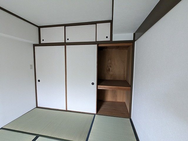大阪府枚方市東中振１丁目 内観写真（収納）