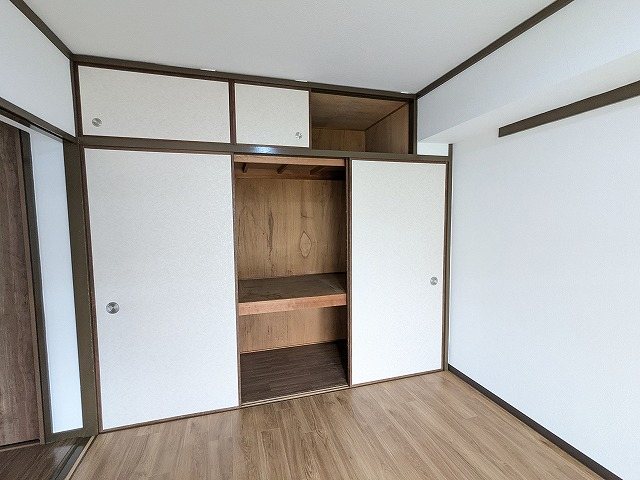 大阪府枚方市東中振１丁目 内観写真（収納）