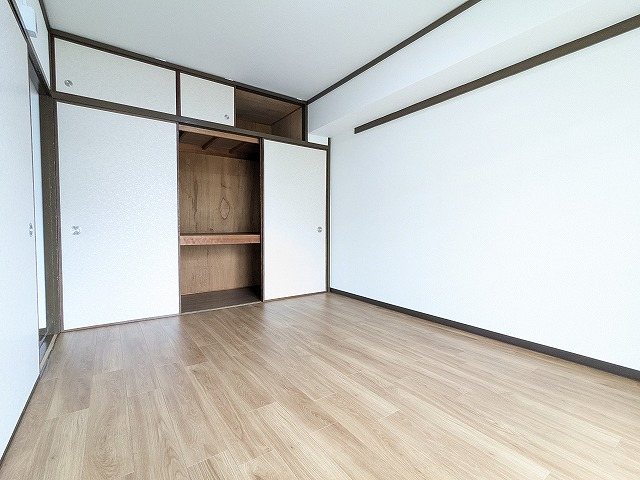 大阪府枚方市東中振１丁目 内観写真（リビング以外の居室）