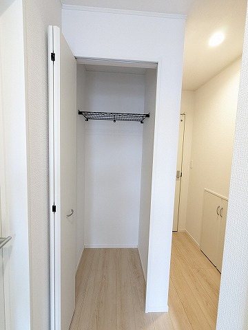 大阪府枚方市渚元町 内観写真（収納）