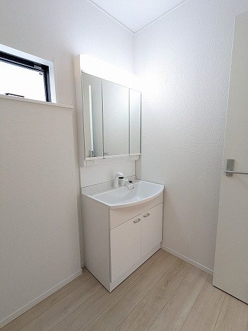 大阪府枚方市渚元町 内観写真（洗面台・洗面所）