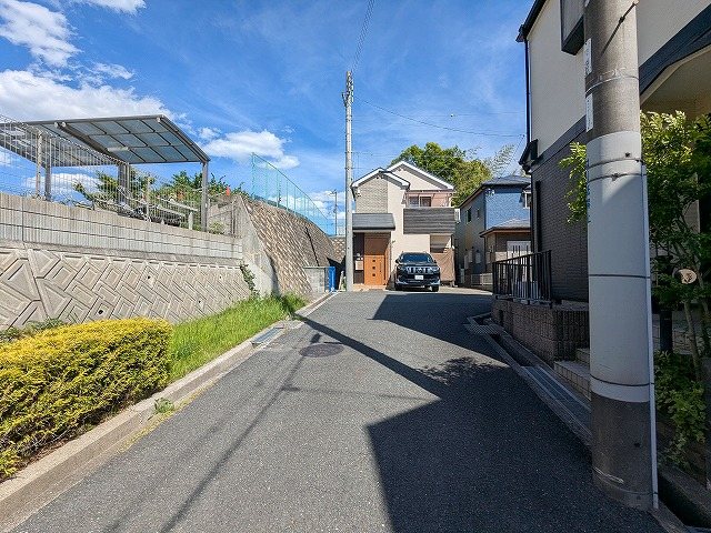 大阪府枚方市藤阪東町４丁目 現地写真（前面道路含む現地写真）