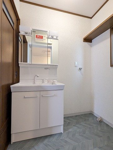 大阪府枚方市藤阪東町４丁目 内観写真（洗面台・洗面所）