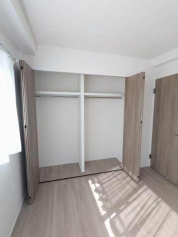 大阪府枚方市田口山２丁目 内観写真（収納）