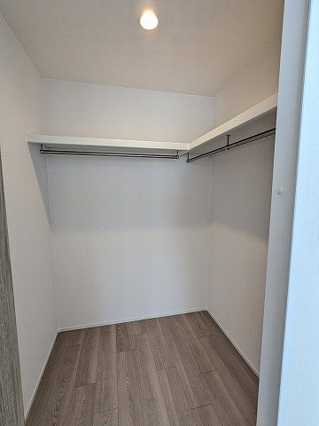 大阪府枚方市田口山２丁目 内観写真（収納）