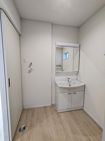 大阪府枚方市片鉾本町 内観写真（洗面台・洗面所）