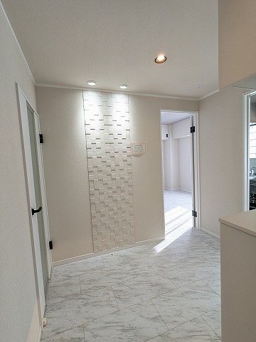 大阪府枚方市菊丘町 現地写真（玄関）
