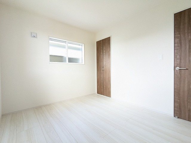 大阪府枚方市長尾東町３丁目 内観写真（リビング以外の居室）