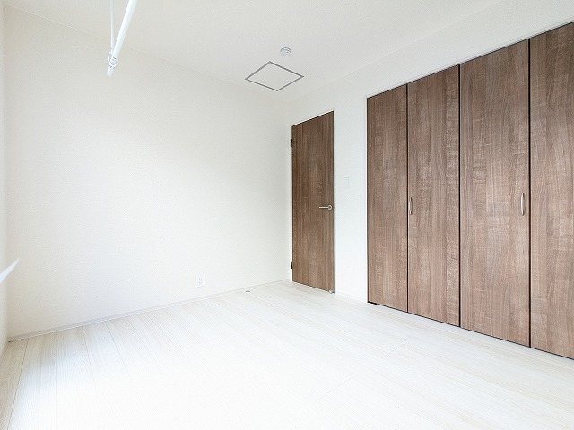 大阪府枚方市長尾東町３丁目 内観写真（リビング以外の居室）