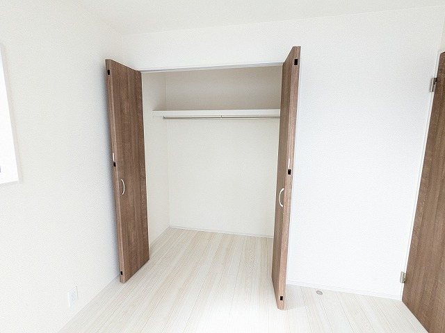 大阪府枚方市長尾東町３丁目 内観写真（収納）