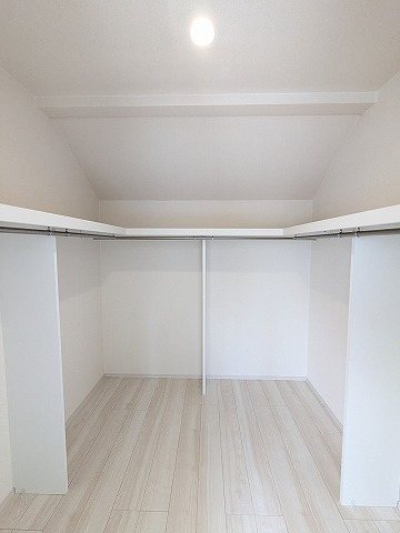 大阪府枚方市長尾東町３丁目 内観写真（収納）