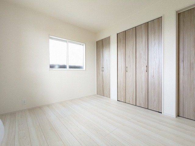 大阪府枚方市長尾東町３丁目 内観写真（リビング以外の居室）