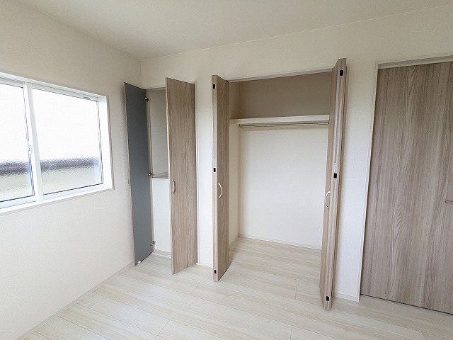 大阪府枚方市長尾東町３丁目 内観写真（収納）