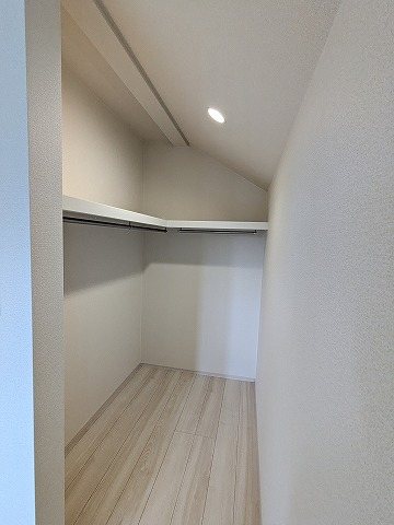 大阪府枚方市長尾東町３丁目 内観写真（収納）
