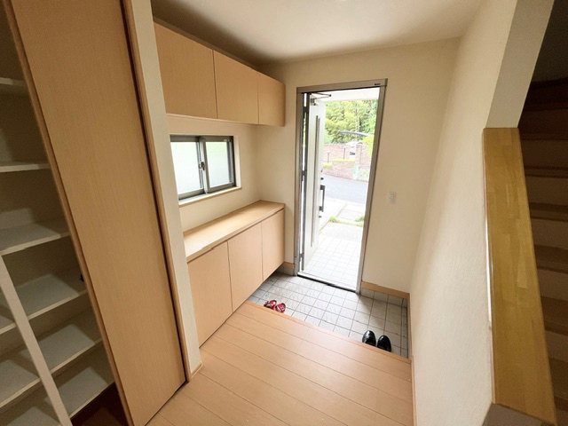 【商談中】戸建　周南市夢ヶ丘3丁目 現地写真（玄関）