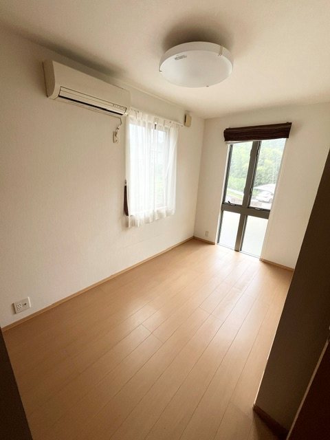 【商談中】戸建　周南市夢ヶ丘3丁目 内観写真（リビング以外の居室）