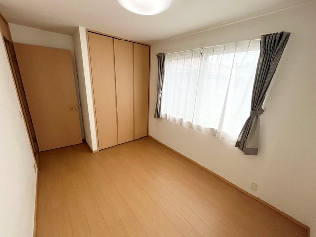 【商談中】戸建　周南市夢ヶ丘3丁目 内観写真（リビング以外の居室）