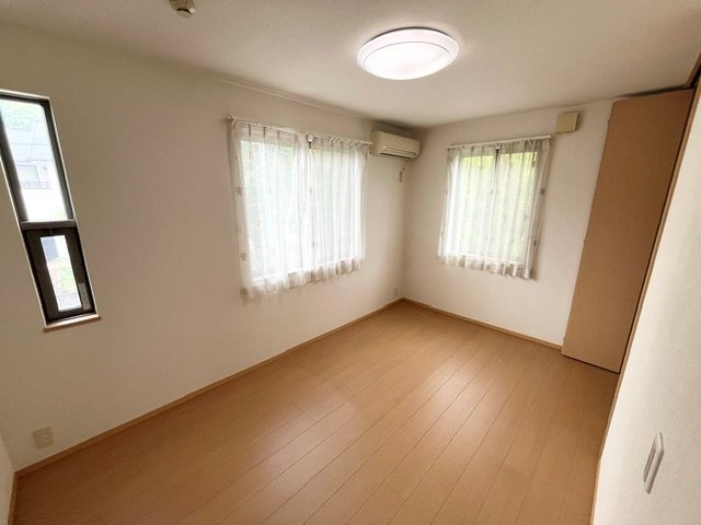 【商談中】戸建　周南市夢ヶ丘3丁目 内観写真（リビング以外の居室）