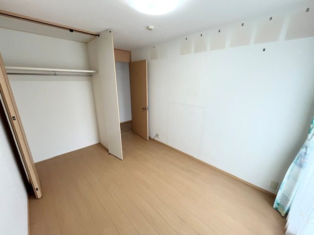 【商談中】戸建　周南市夢ヶ丘3丁目 内観写真（リビング以外の居室）
