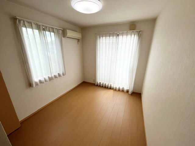 【商談中】戸建　周南市夢ヶ丘3丁目 内観写真（リビング以外の居室）