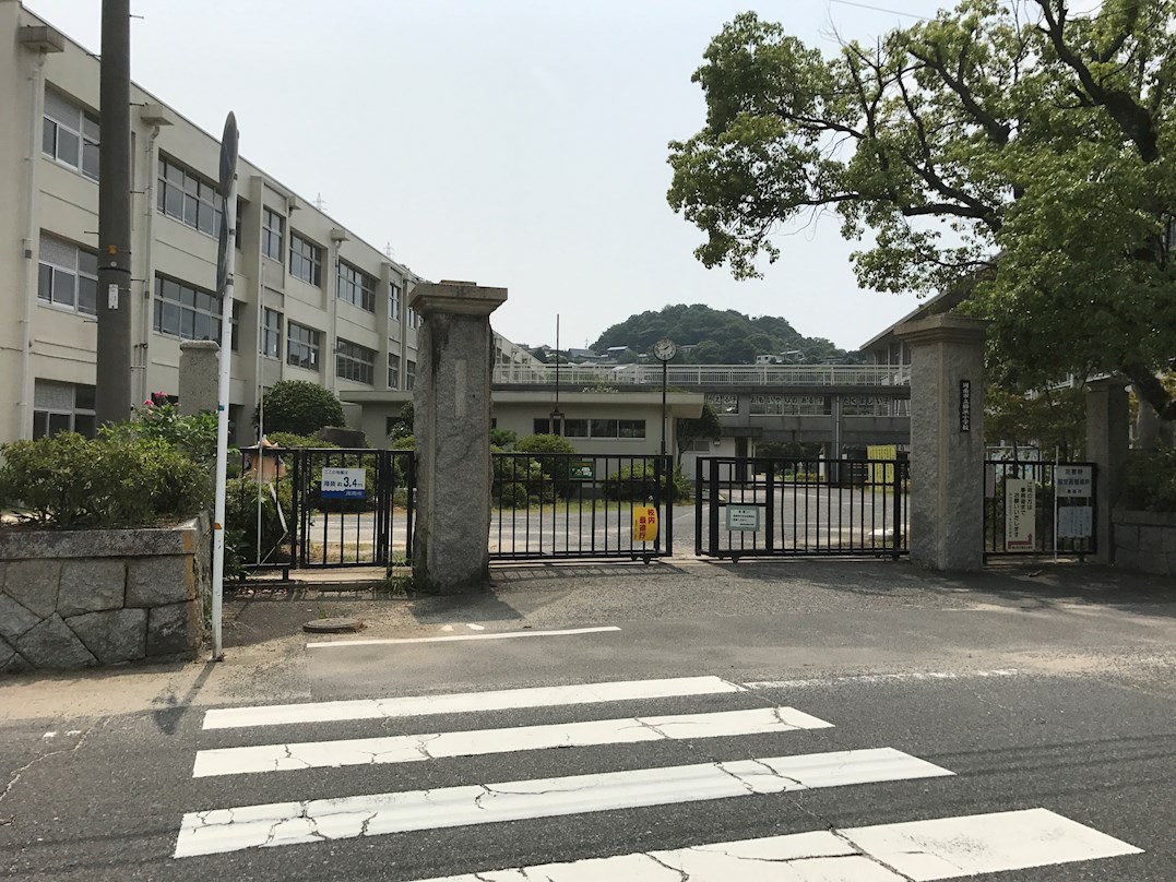 土地　周南市栗屋10162番23 小学校