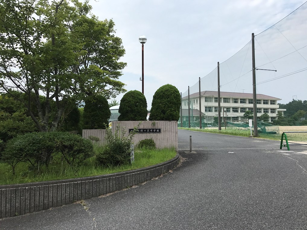 戸建　周南市大字須々万本郷333-10 中学校