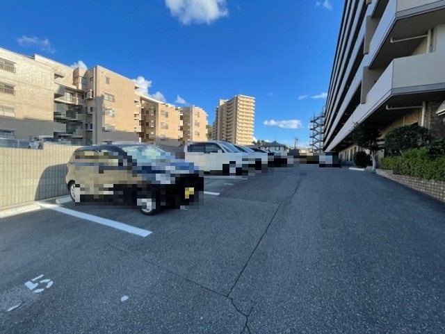 戸坂第２CO-OPマンション 共用部写真（駐車場）