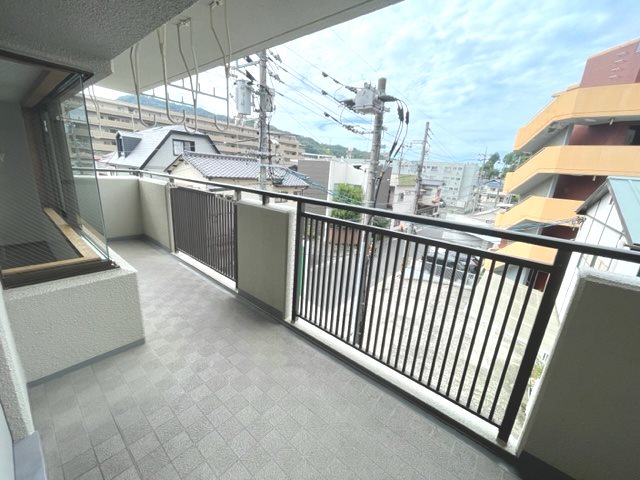 戸坂山崎CO-OPマンション 現地写真（バルコニー）