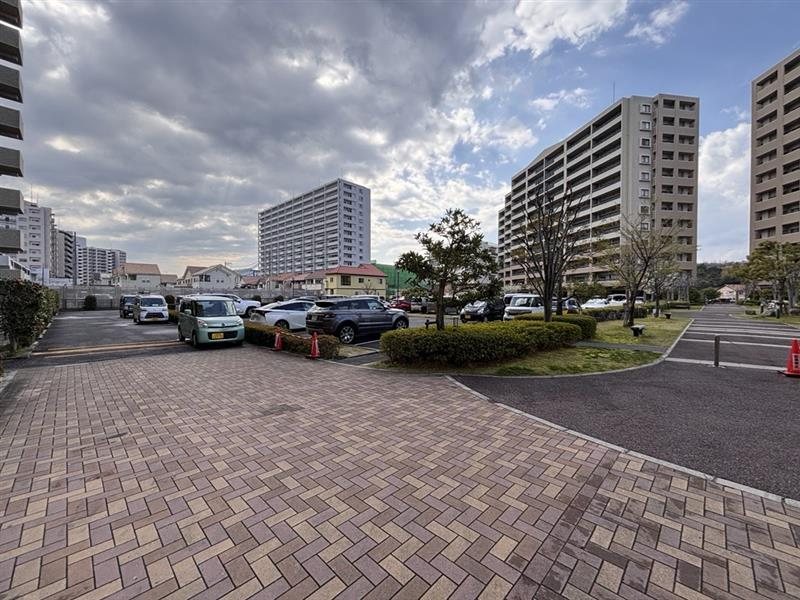 ナタリーマリナタウンイーストブリッジ壱番館 共用部写真（駐車場）