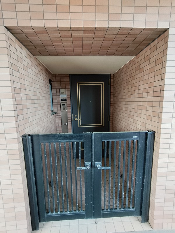 広島県広島市安佐南区東原３丁目 現地写真（玄関）