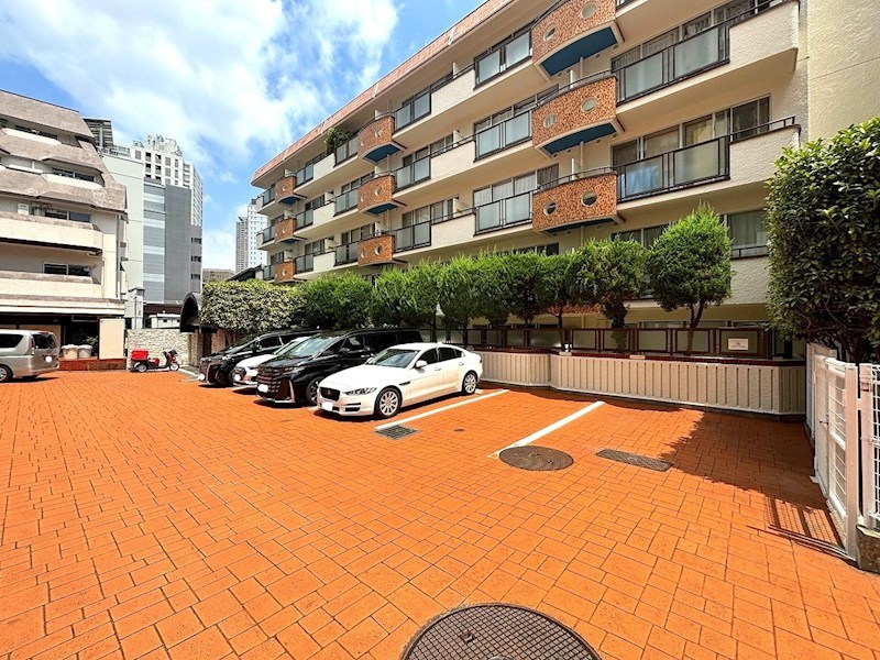 ルイマーブル乃木坂 共用部写真（駐車場）