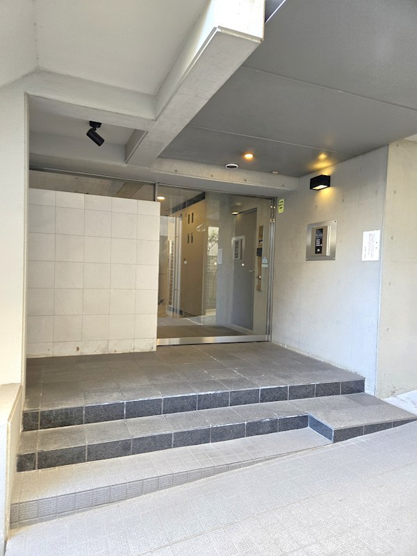 渋谷常磐松ハウス 共用部写真（エントランス）