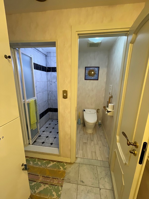 世田谷区中町4丁目RC造中古戸建 内観写真（トイレ）